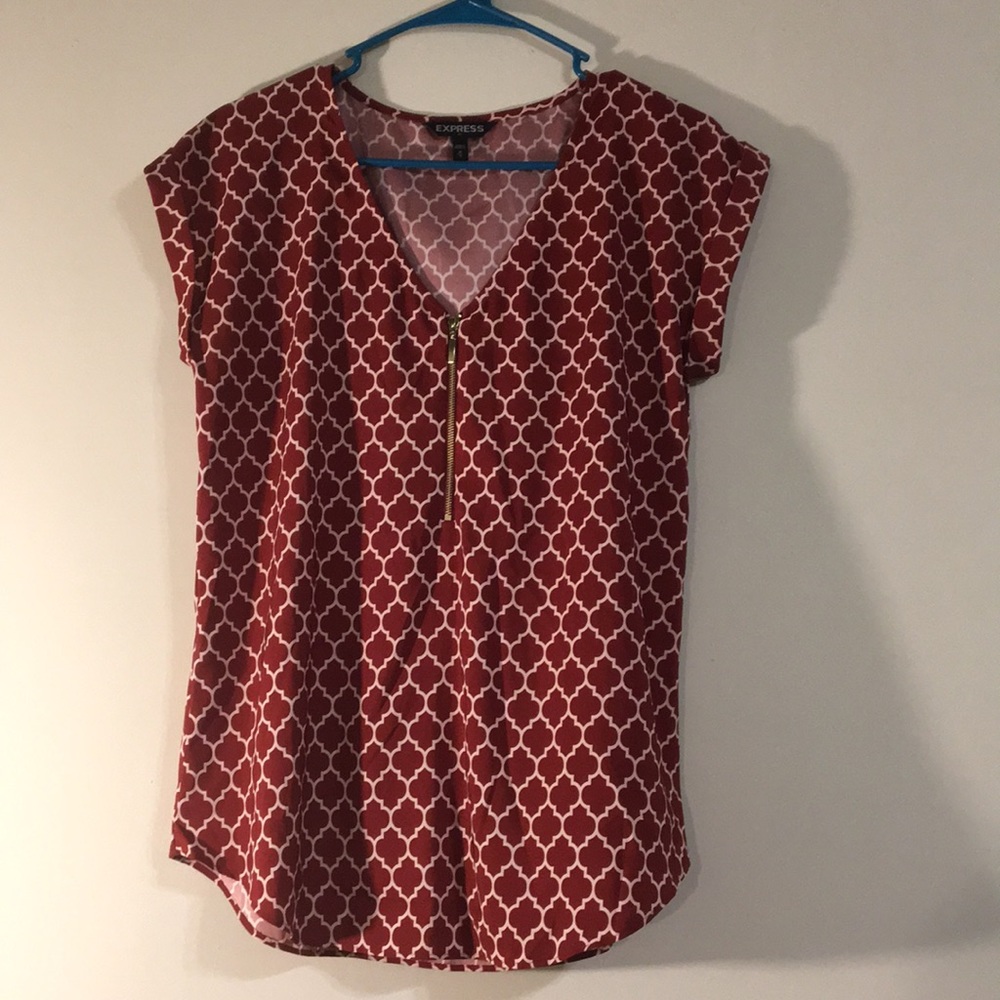 Red and white patterned shirt size M